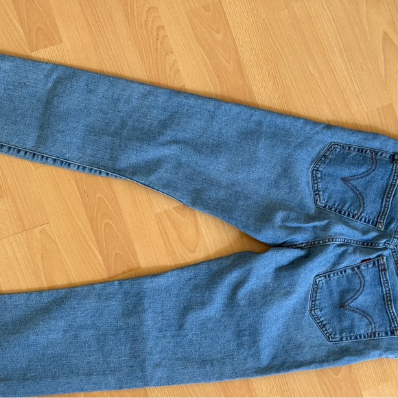 Levi's Women's Wedgie Straight - Picture 3 of 4